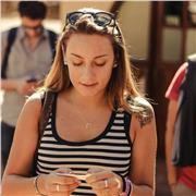 Laureata in international business (con master specialistico) offre lezioni linguistiche e/o economiche - anche aiuto tesi